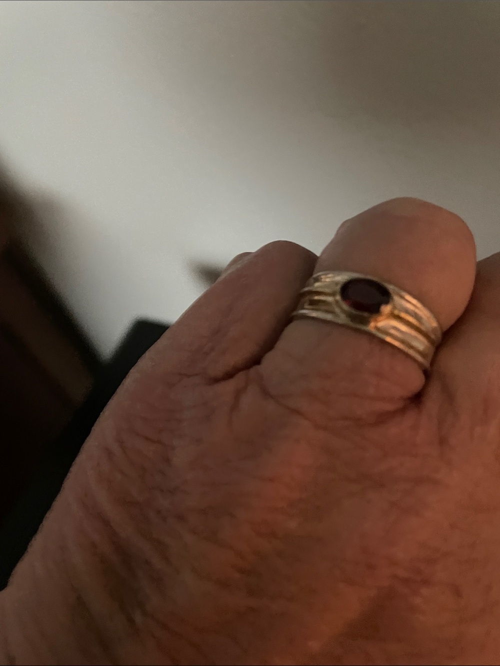 Garnet ring - Picture 2 of 3